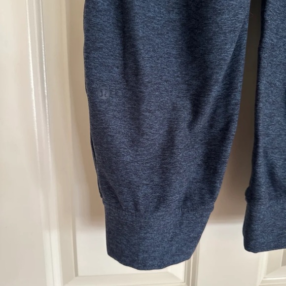 Lululemon Ready to Rulu Jogger Crop in Heathered True Navy/Black
size 10 - Picture 9 of 12